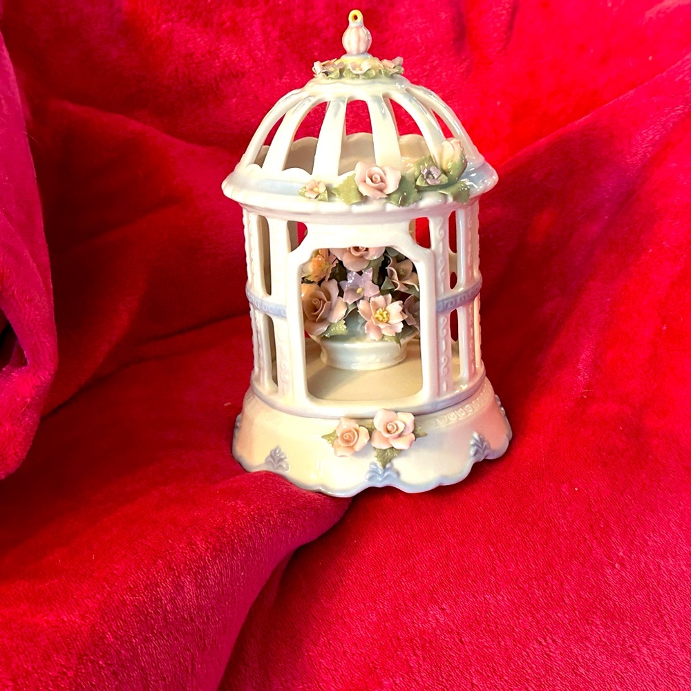 The San Francisco Music Box Anna Rosa Cosmo Gifts Flowers Gazebo